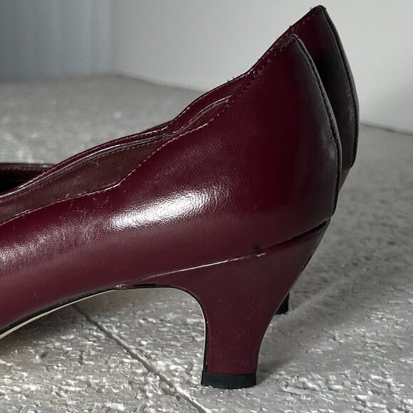 Bentley SZ 5.5 Burgundy pointed toe pump kitten heel Dressy Office Timeless Clos - Picture 8 of 12